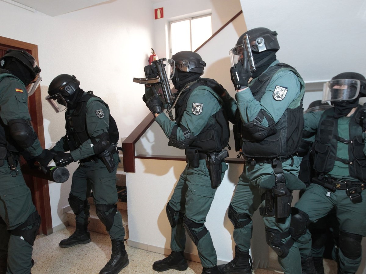 Guardia Civil como cerrajero